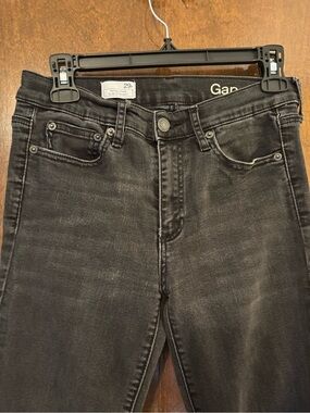 GAP Women's Washed Black Mid-Rise Slim Straight Jeans